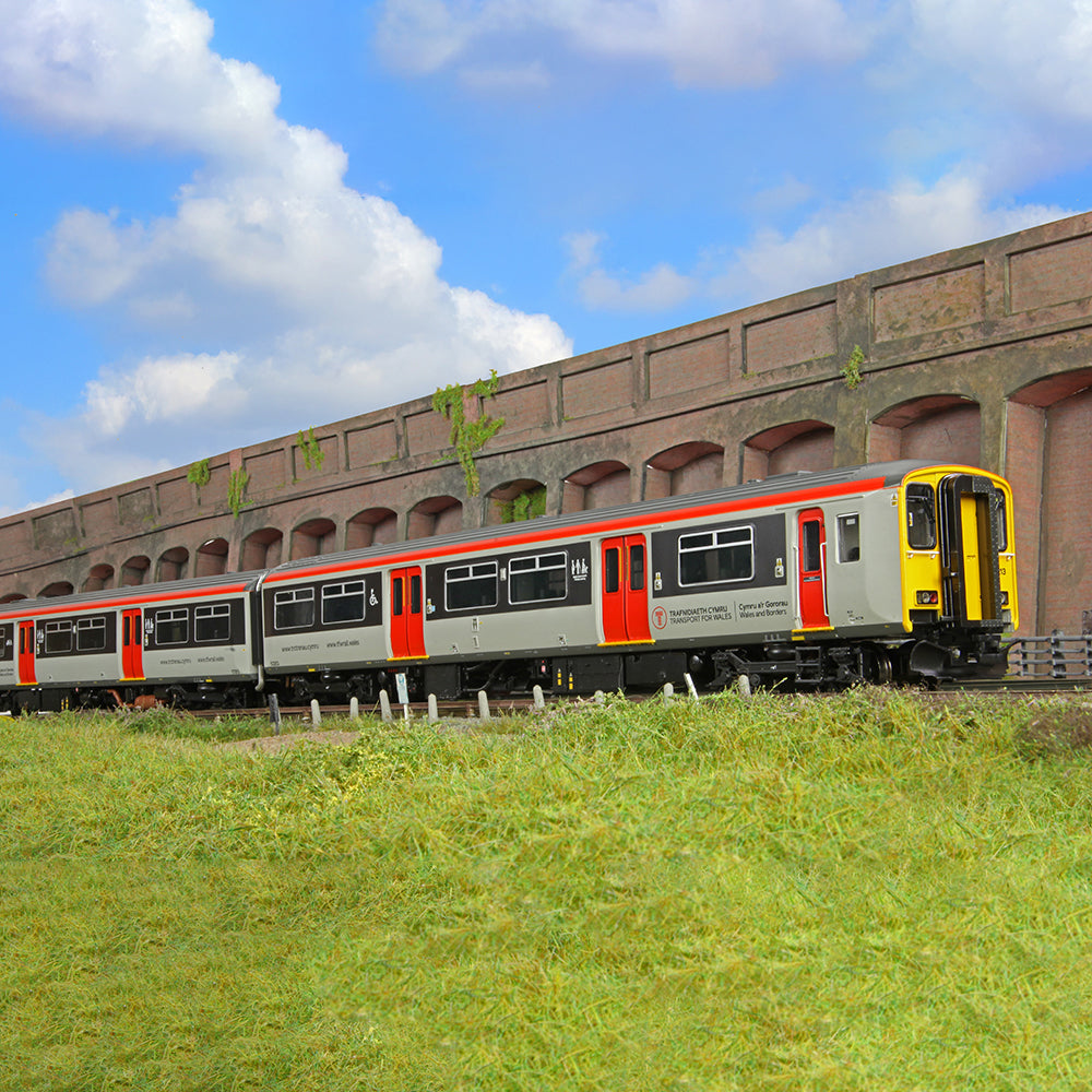 PRE-ORDER: Bachmann Class 150/2 2-Car DMU 150213 Transport for Wales - OO Gauge