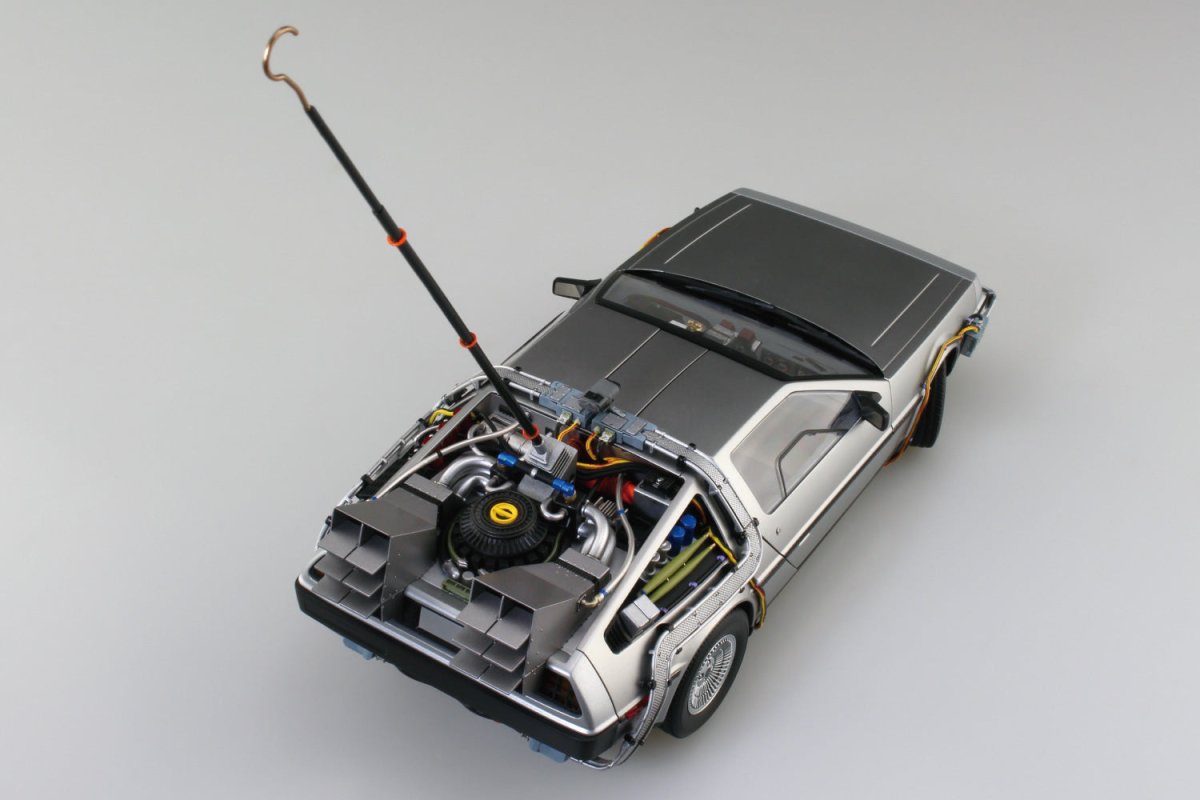Aoshima 06436 Time Machine Delorean Back To The Future - 1:24 Scale Plastic Kit - Phillips Hobbies