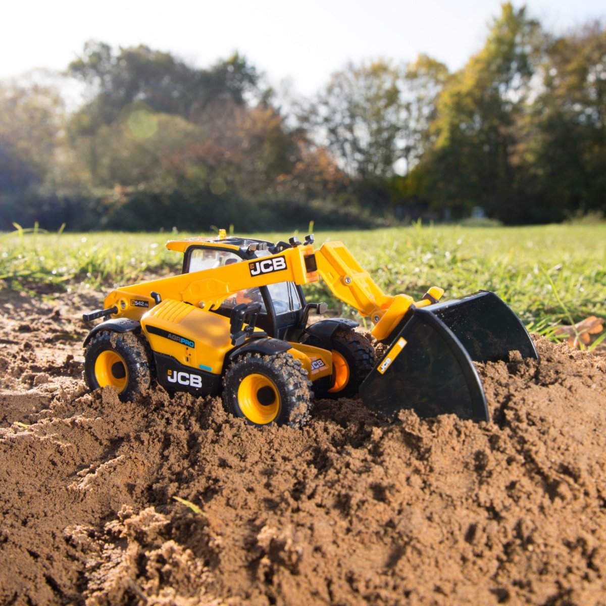 Britains JCB 542-70 Agrixtra Loadall - 1:32 Scale - Phillips Hobbies