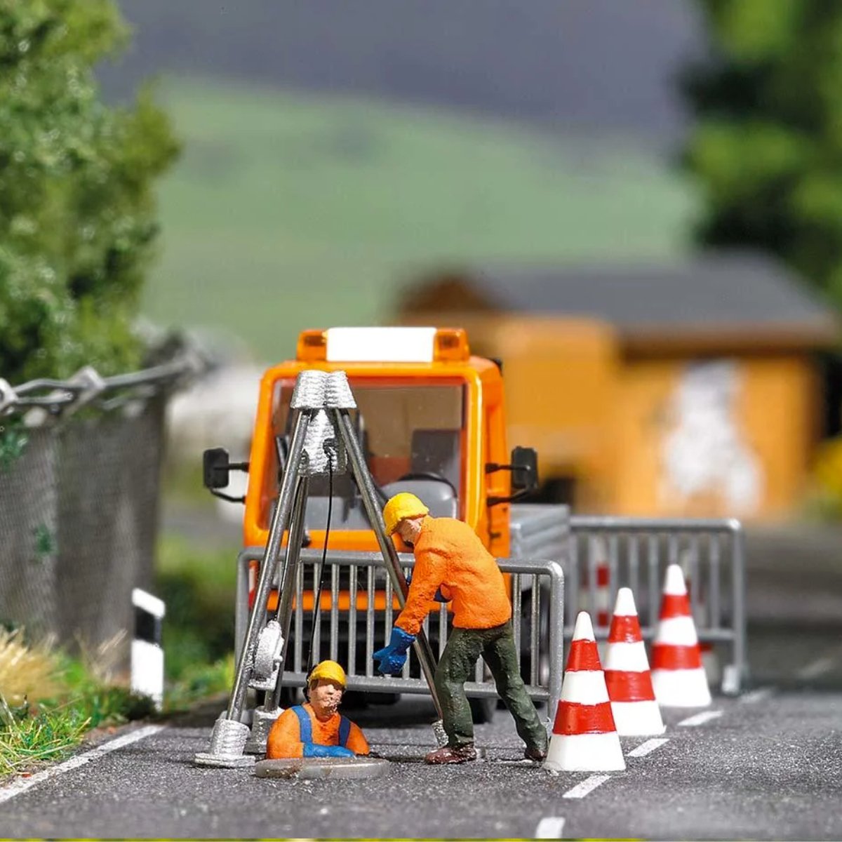 Busch 7907 Sewer Workers - HO / OO Gauge - Phillips Hobbies