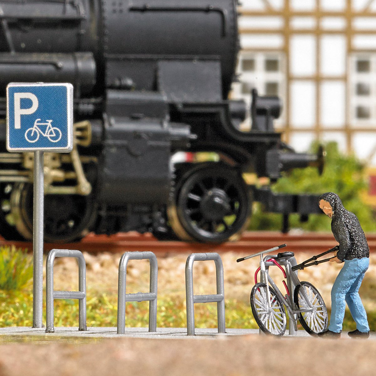 Busch 7950 Bicycle Theft Set - HO / OO Gauge - Phillips Hobbies