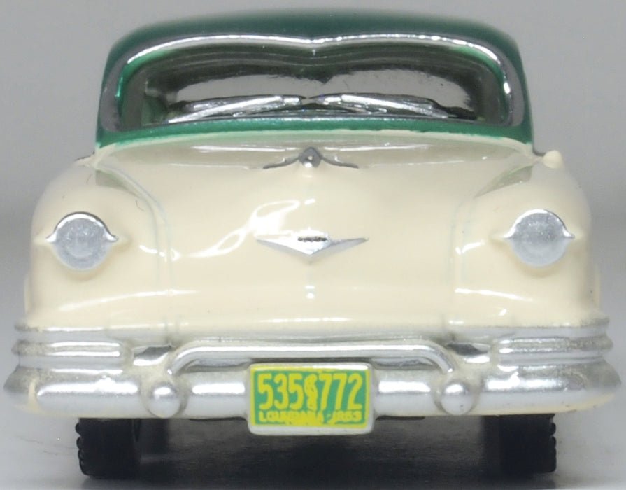 Oxford Diecast 87KM53001 1953 Kaiser Manhattan Stardust Ivory/Jade Green - 1:87 Scale - Phillips Hobbies