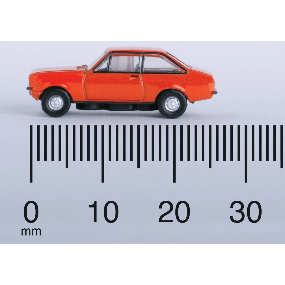 Oxford Diecast NESC001 Ford Escort MK2 Canival Red - N Scale - Phillips Hobbies