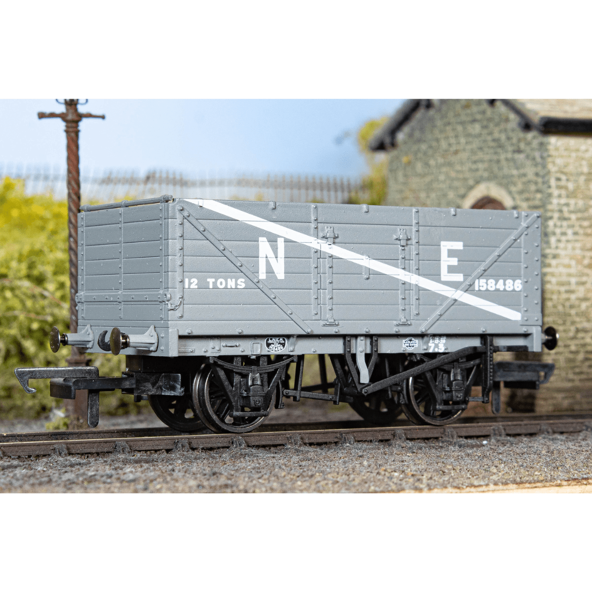 Oxford Rail 7 Plank Mineral Wagon NE158646 - OO Gauge - Phillips Hobbies