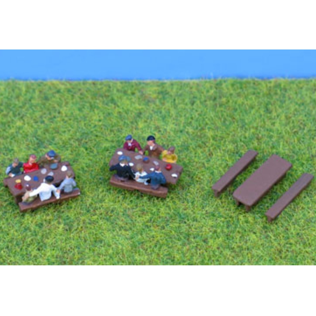 P&D Marsh PDC80 Unpainted Picnic Tables & Figures Kit (N Gauge) - Phillips Hobbies