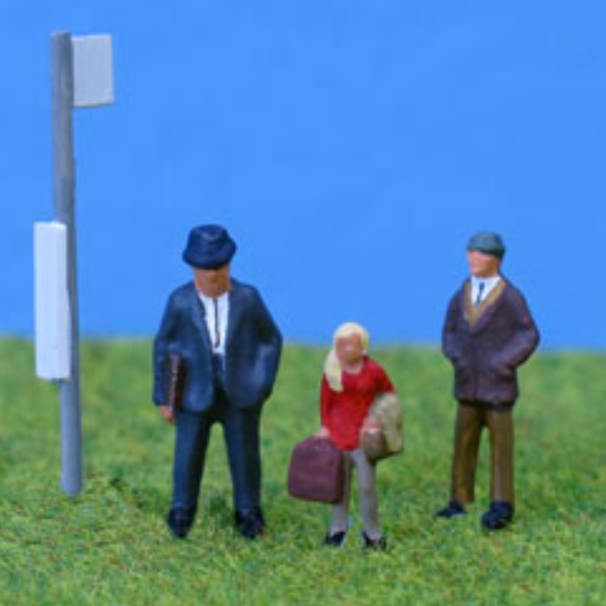 P&D Marsh PDPW268 Bus Stops & Passengers - Unpainted (OO Gauge) - Phillips Hobbies