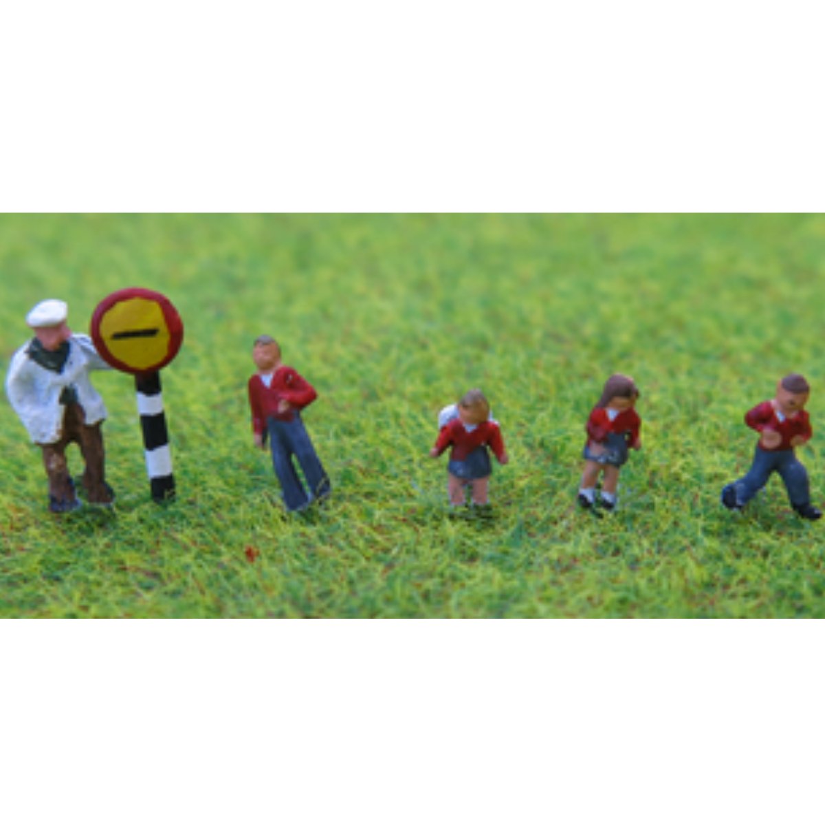 P&D Marsh PDX57 Painted School Children & Crossing Patrol (N Gauge) - Phillips Hobbies