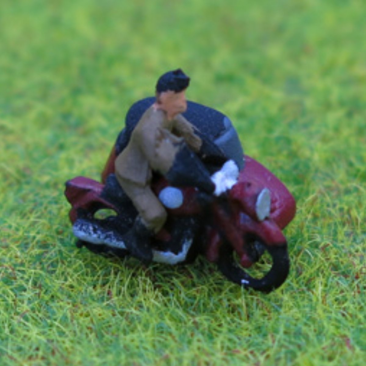 P&D Marsh PDX76 Painted 1950s Motorbike, Sidecar & Rider (N Gauge) - Phillips Hobbies