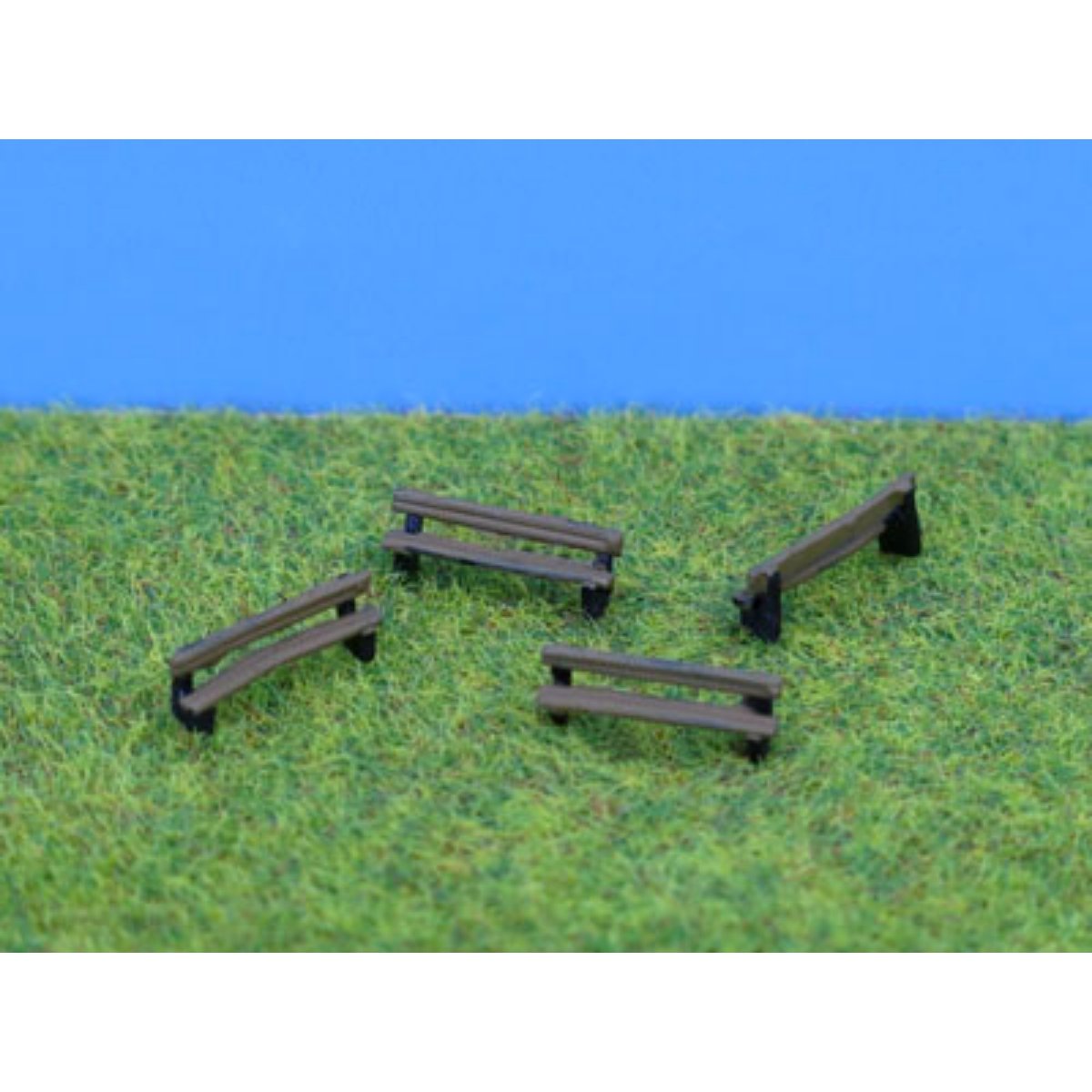 P&D Marsh PDX80 4x Painted Benches (N Gauge) - Phillips Hobbies