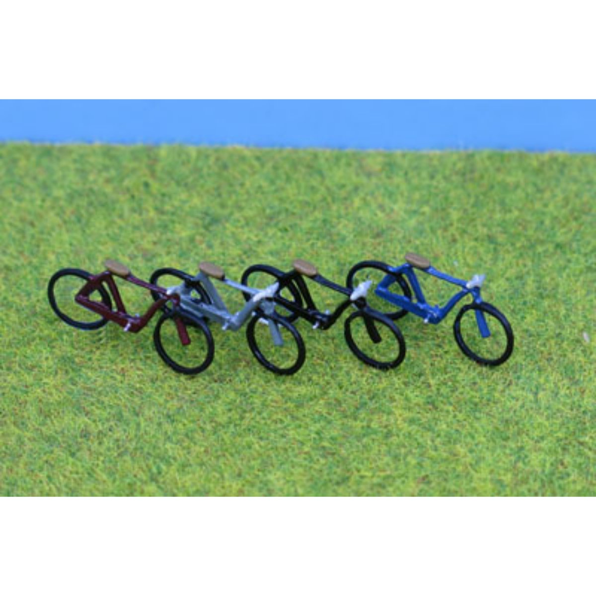 P&D Marsh PDZ09 Painted Bikes (OO Gauge) - Phillips Hobbies