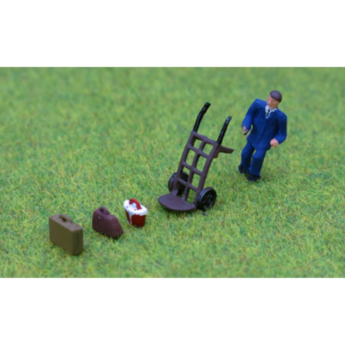 P&D Marsh PDZ17 Porter & Handcart with Luggage (OO Gauge) - Phillips Hobbies