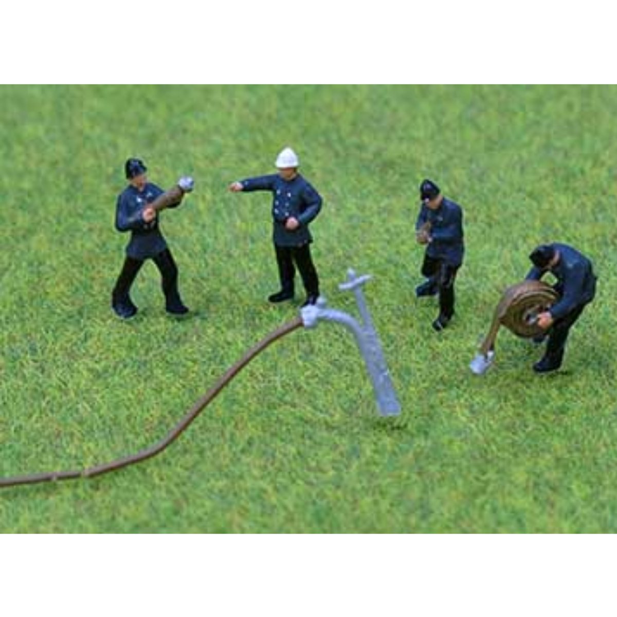 P&D Marsh PDZ40 1950/60 Fire Crew (OO Gauge) - Phillips Hobbies