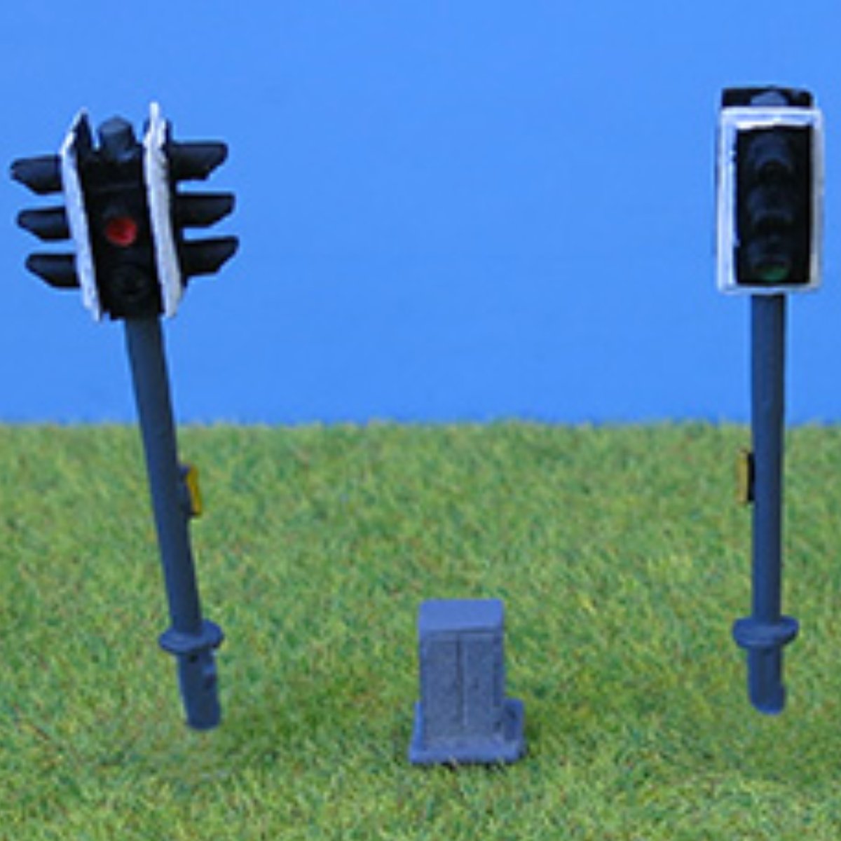 P&D Marsh PDZ47 Painted Pedestrian Lights & Zebra Crossing (OO Gauge) - Phillips Hobbies