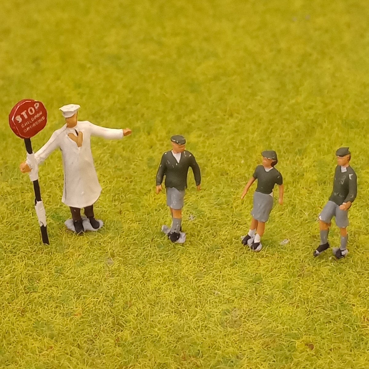 P&D Marsh PDZ57 School Crossing Patrol 1950-60s (OO Gauge) - Phillips Hobbies