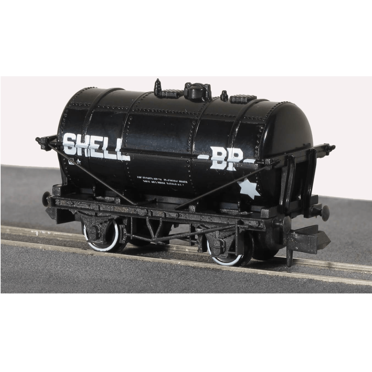 Peco NR - P160 Shell/BP Petrol Tank Wagon - N Gauge - Phillips Hobbies
