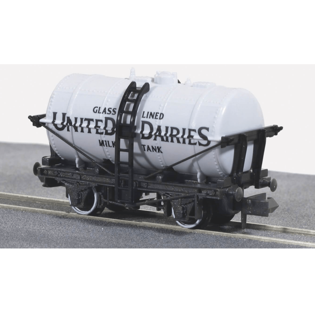 Peco NR - P167 United Dairies Milk Tank Wagon - N Gauge - Phillips Hobbies