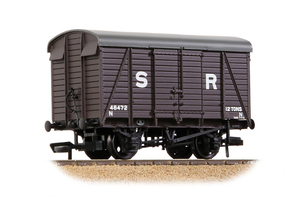 PRE - ORDER: Branchline SR 12T Even Planked Ventilated Van SR Brown - OO Gauge - Phillips Hobbies