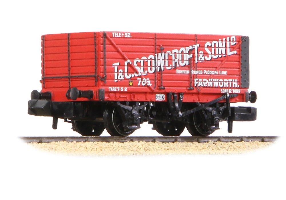 PRE - ORDER: Graham Farish 8 Plank Wagon End Door 'T & C. Scowcroft & Son Ltd' Red - N Gauge - Phillips Hobbies