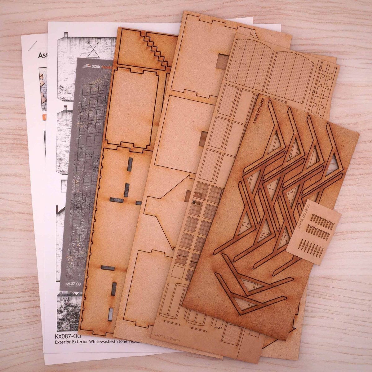 Scale Model Scenery KX087 Coach House & Stables - OO/HO Gauge Kit - Phillips Hobbies