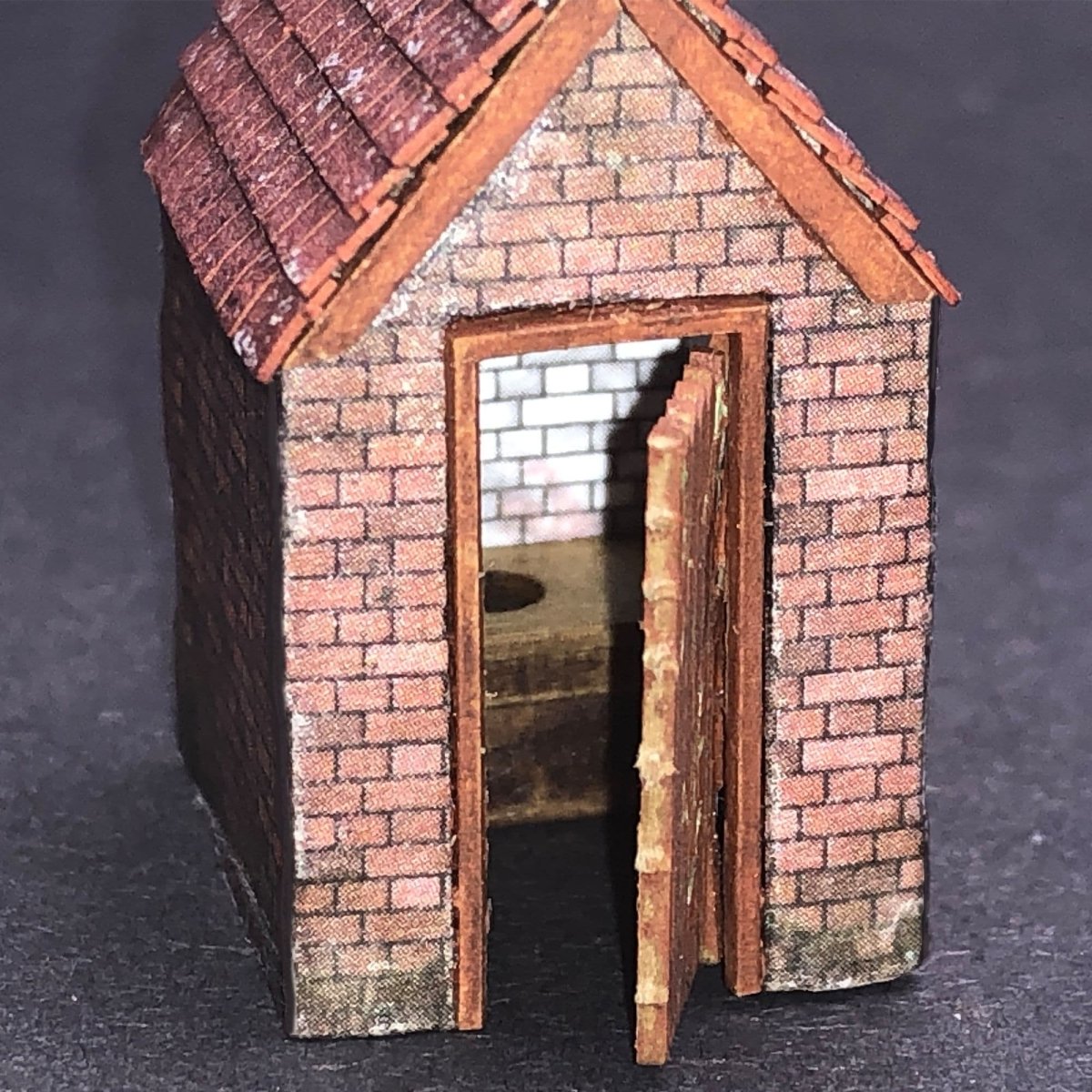 Scale Model Scenery KX096 Privy/Outhouse - OO/HO Gauge Kit - Phillips Hobbies