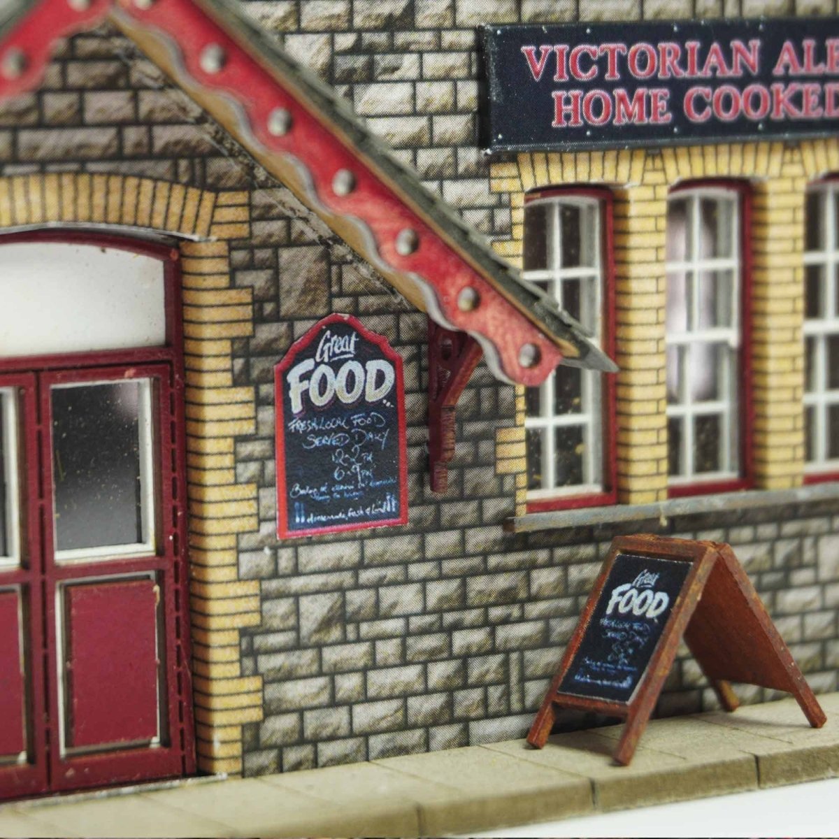 Scale Model Scenery KX120 Victorian Ale House/Country Pub - OO Gauge Kit - Phillips Hobbies