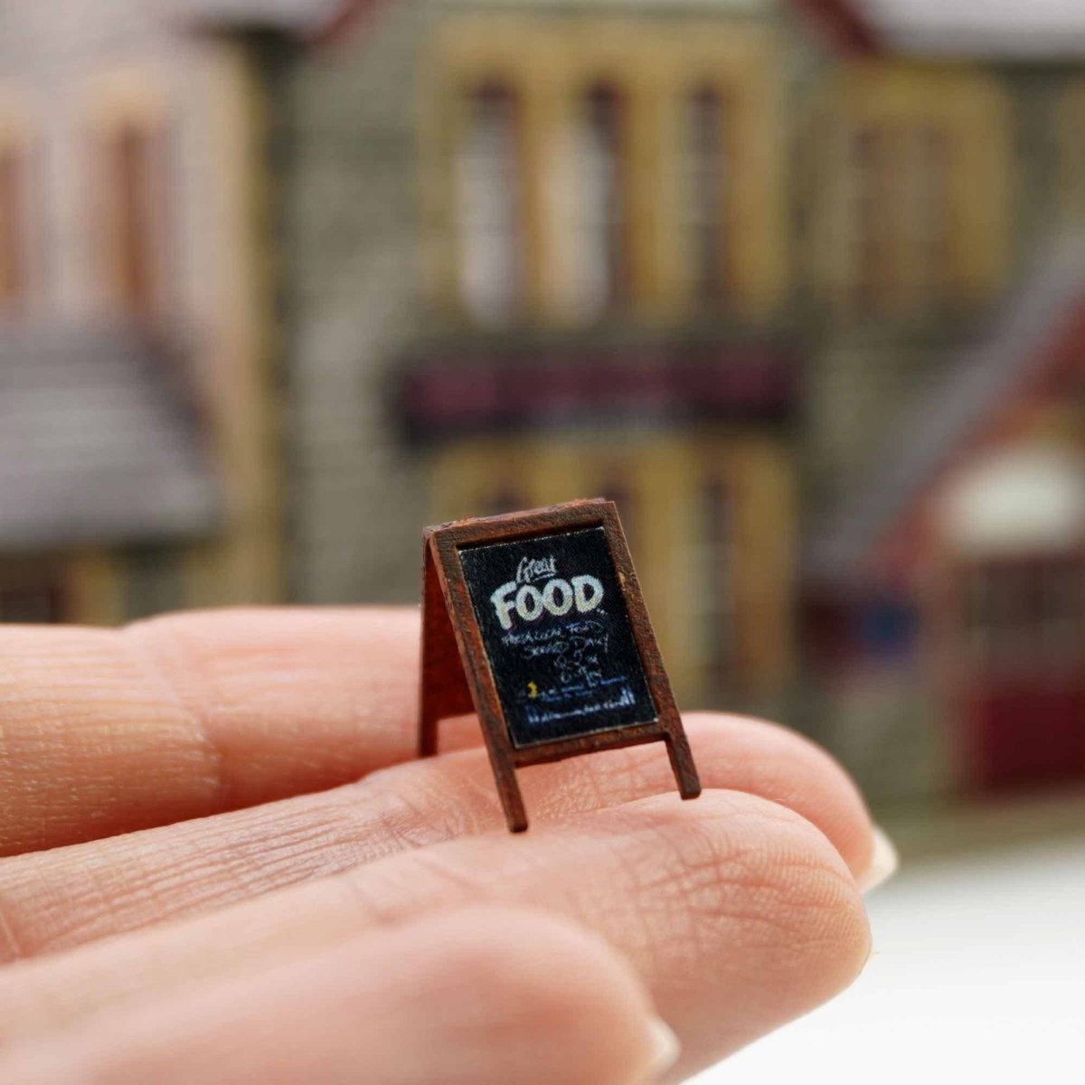 Scale Model Scenery KX120 Victorian Ale House/Country Pub - OO Gauge Kit - Phillips Hobbies