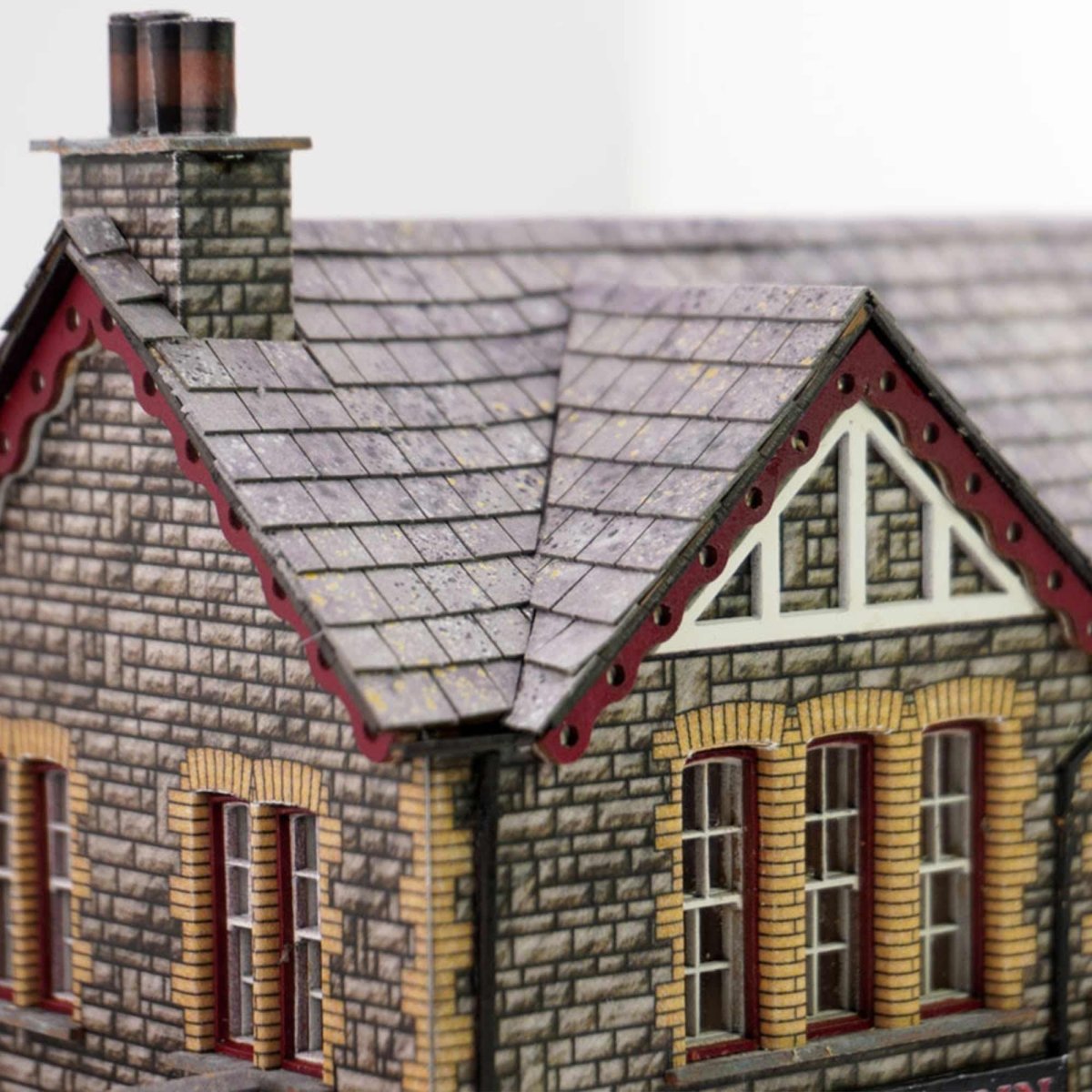 Scale Model Scenery KX120 Victorian Ale House/Country Pub - OO Gauge Kit - Phillips Hobbies