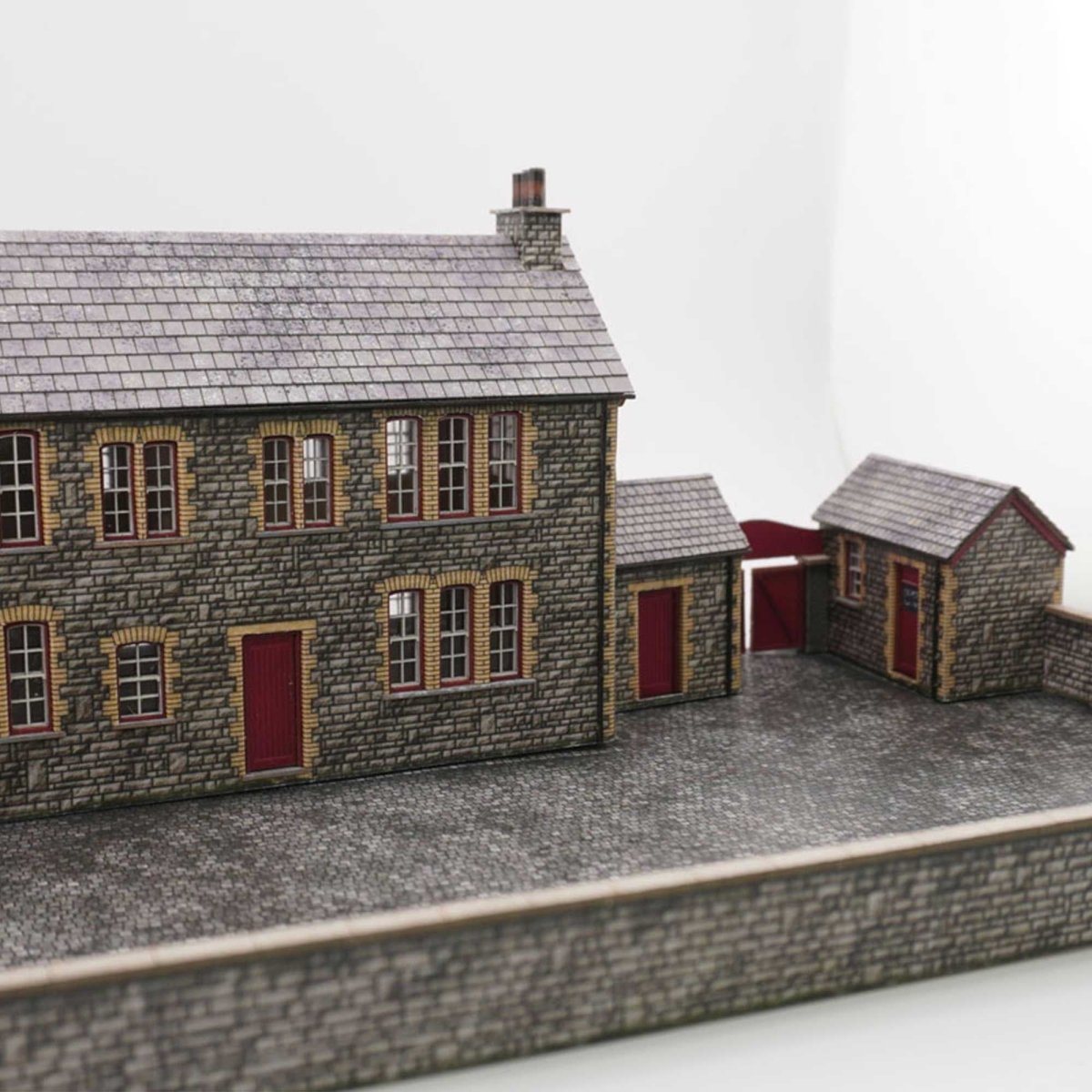 Scale Model Scenery KX120 Victorian Ale House/Country Pub - OO Gauge Kit - Phillips Hobbies