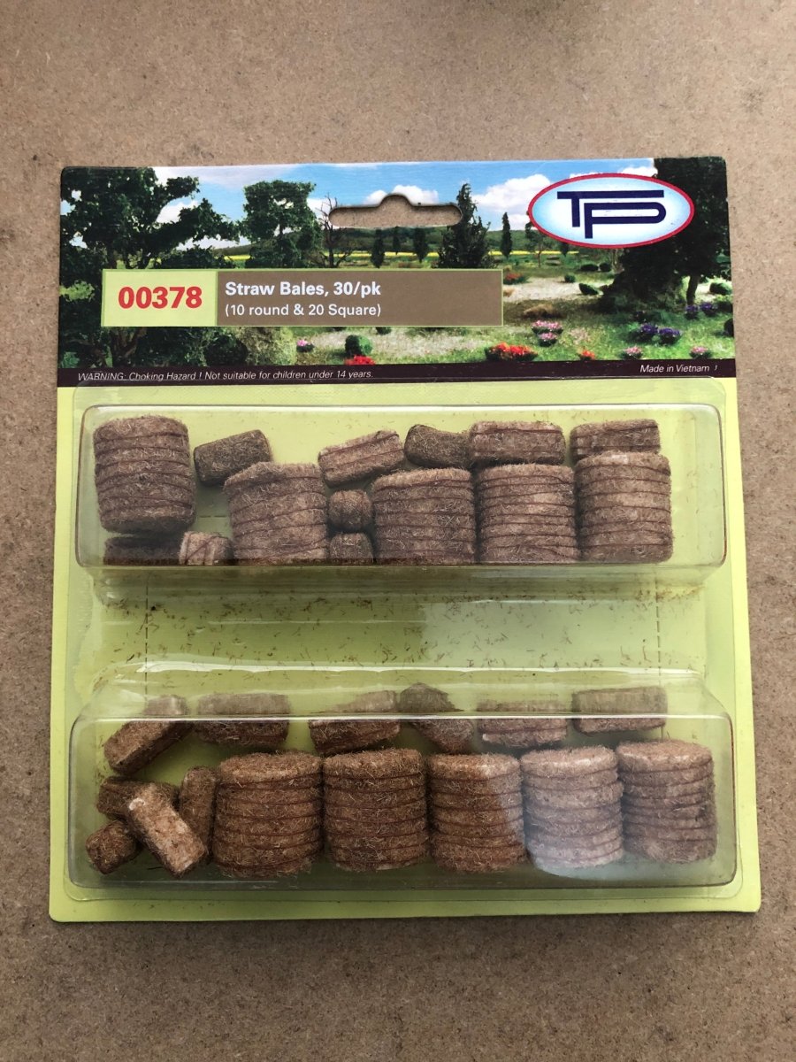 Tasma 00378 Straw Bales (30 Pack) - OO Gauge - Phillips Hobbies