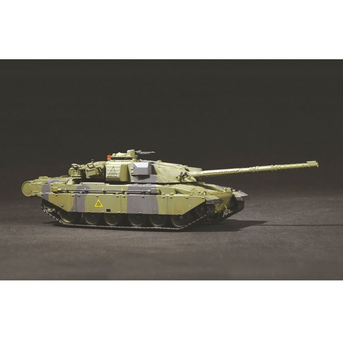 Trumpeter British Army Challenger 1 Main Battle Tank Plastic Kit - 1:72 Scale - Phillips Hobbies