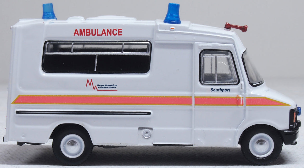 Oxford Diecast Bedford CF Hanlon Ambulance Merseyside Ambulance Service - 1:76 Scale
