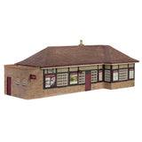 PRE-ORDER: Bachmann Scenecraft Rural Station - Maroon & Cream
