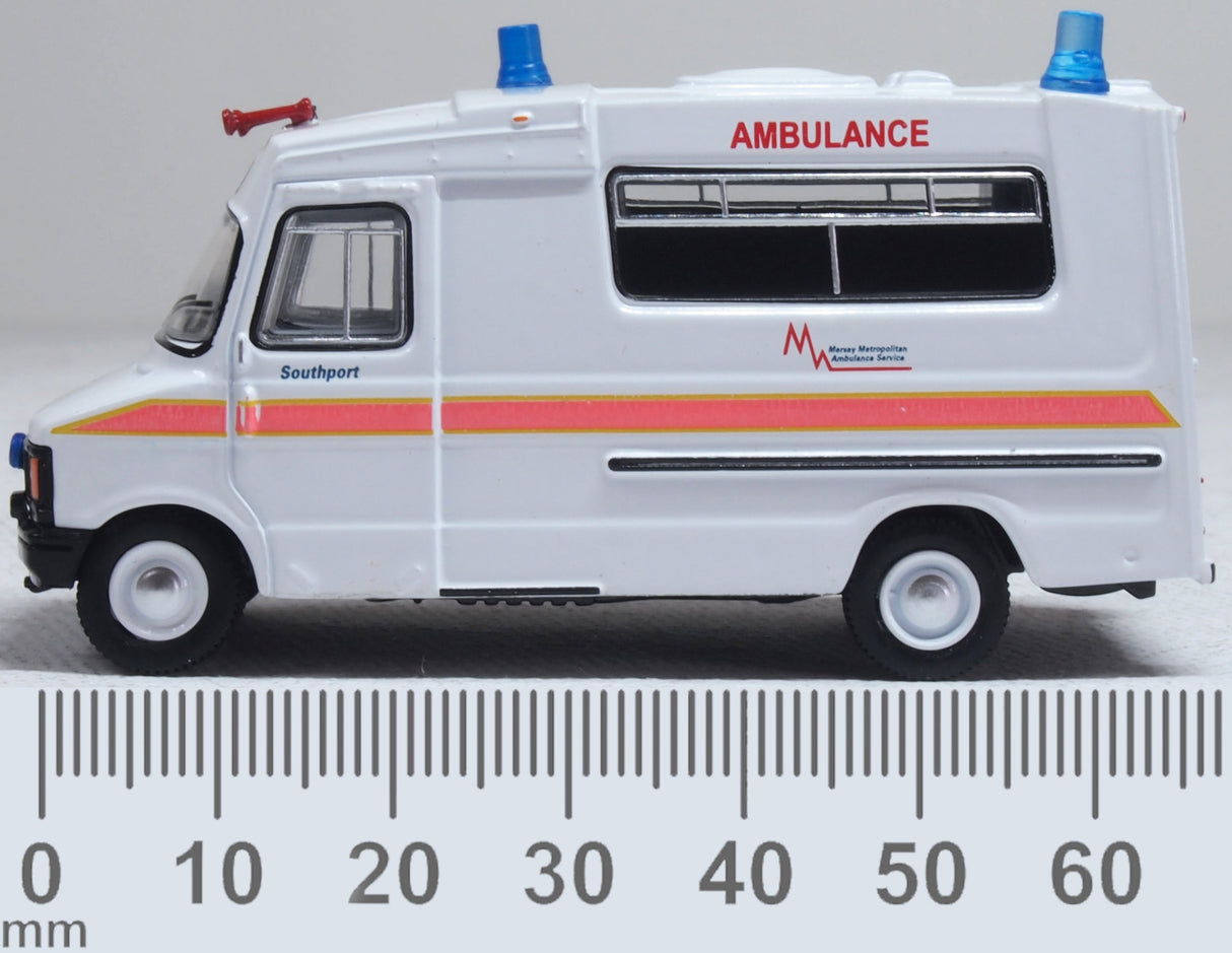Oxford Diecast Bedford CF Hanlon Ambulance Merseyside Ambulance Service - 1:76 Scale