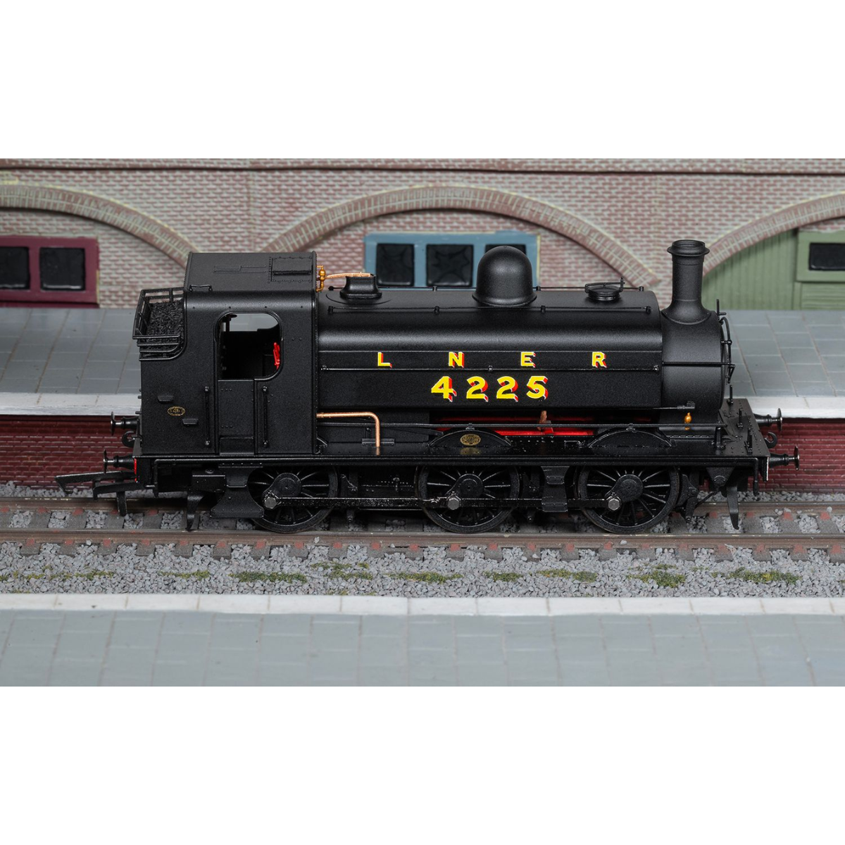 Hornby R30366 LNER Class J52 (4225) - OO Gauge
