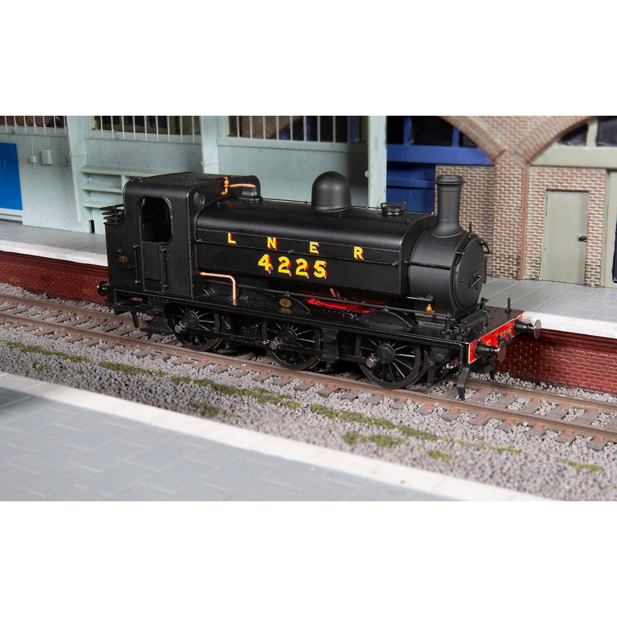 Hornby R30366 LNER Class J52 (4225) - OO Gauge