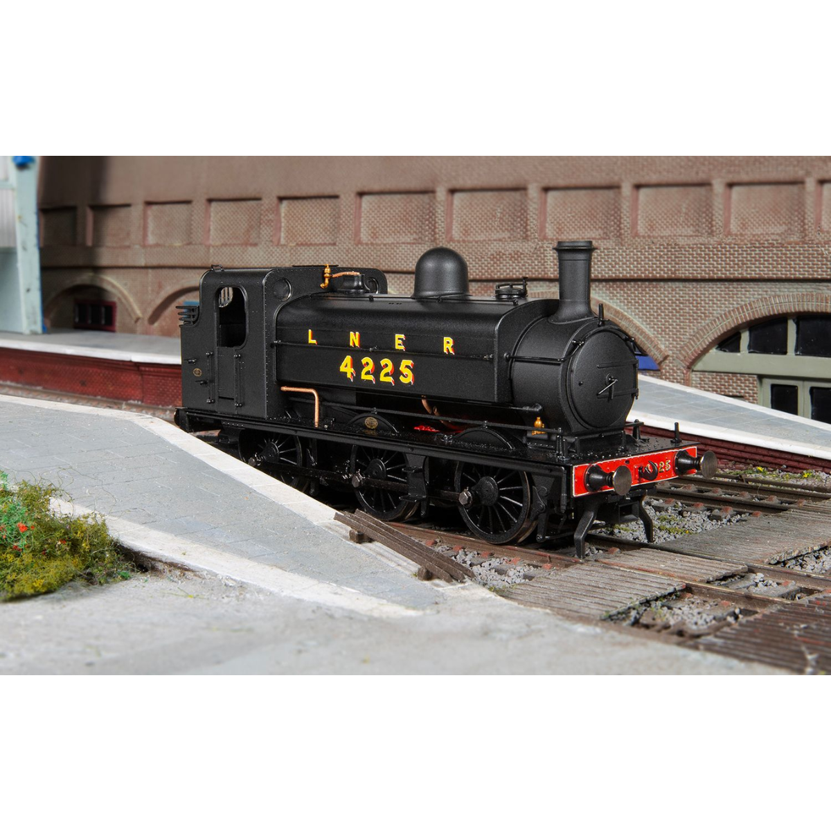 Hornby R30366 LNER Class J52 (4225) - OO Gauge