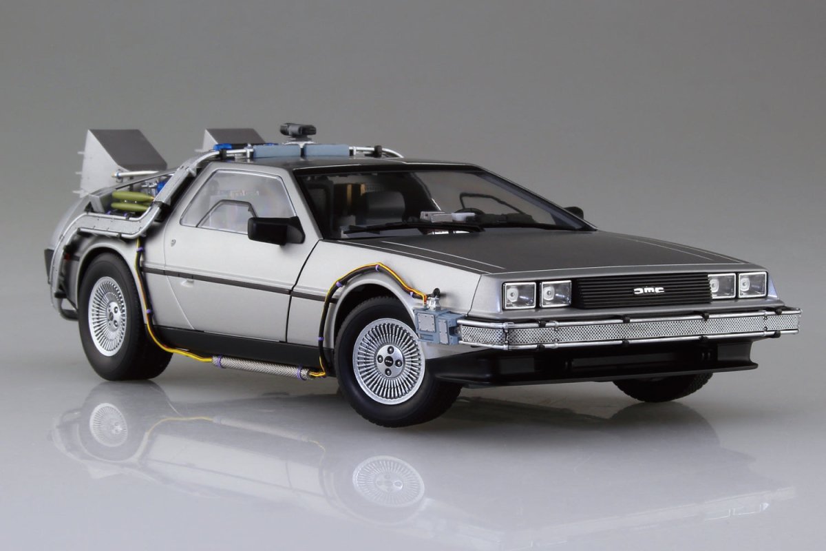 Aoshima 06436 Time Machine Delorean Back To The Future - 1:24 Scale Plastic Kit - Phillips Hobbies