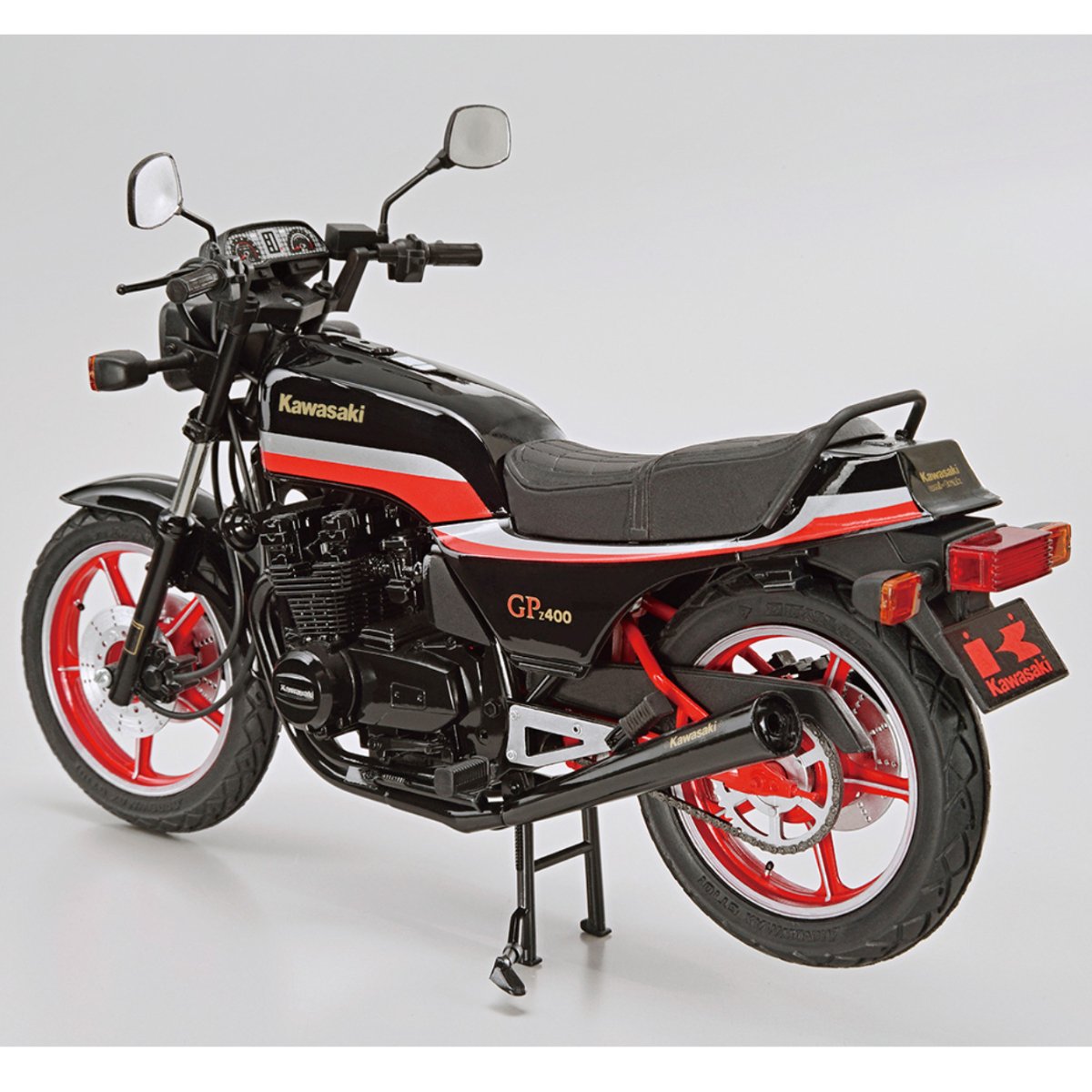 Aoshima Kawasaki Z400M Z400GP '82 With Custom Parts - 1:12