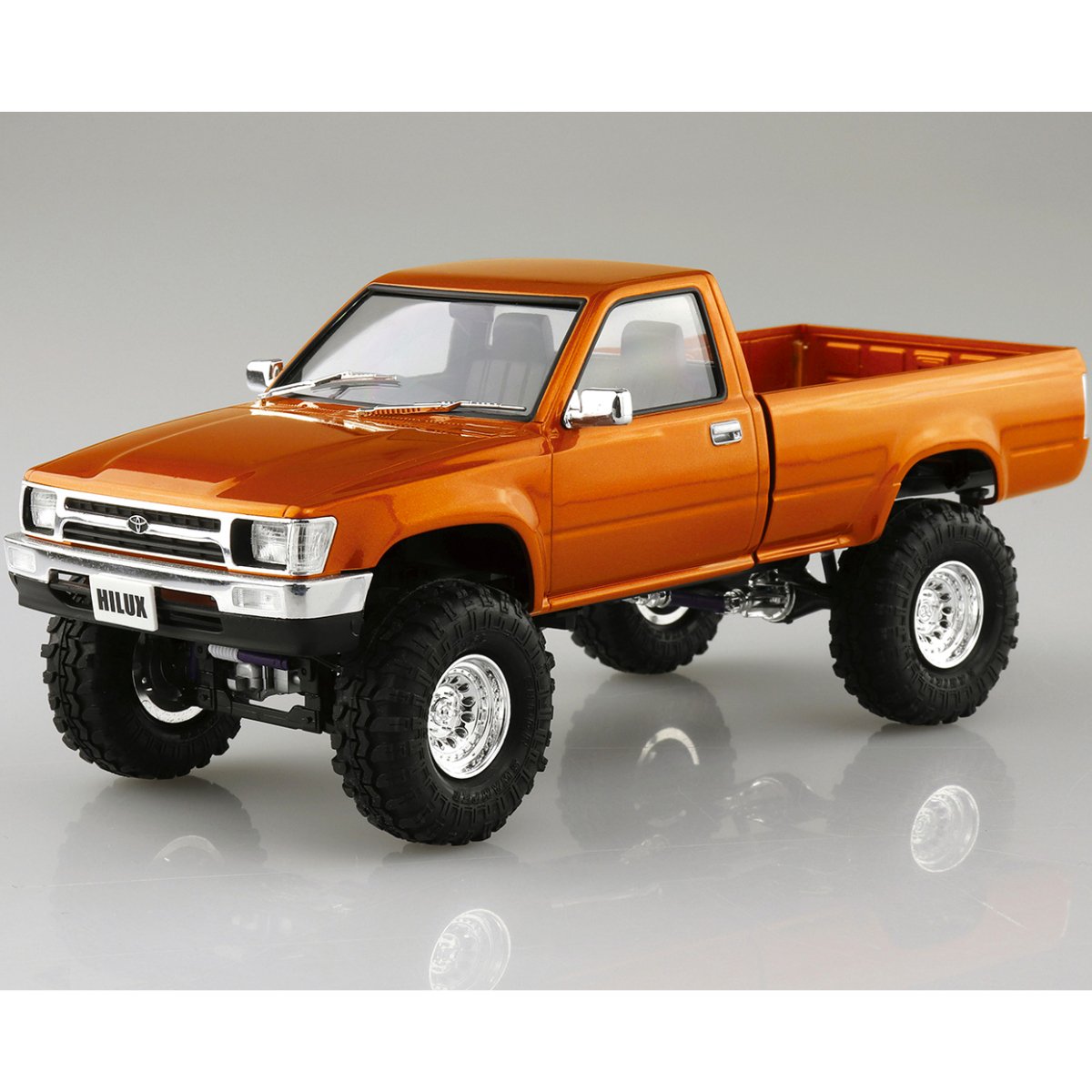 Aoshima Toyota Hilux RN80 Long Bed Lift Up '95 Plastic Kit - 1:24