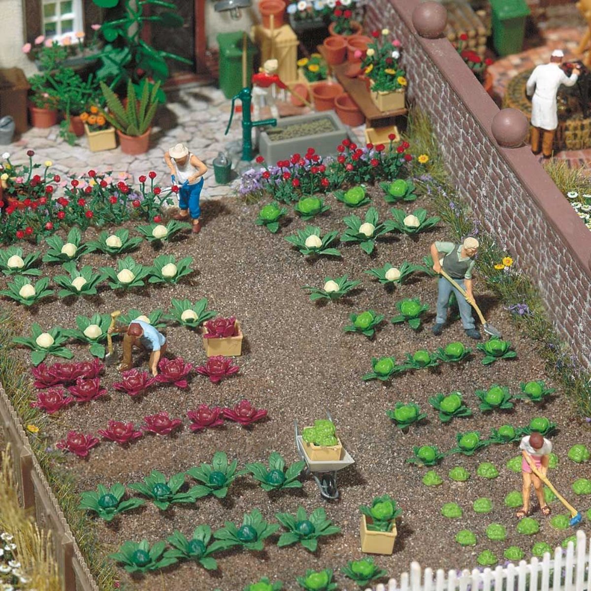 Busch 1213 Cabbage & Lettuce Kit - HO / OO Gauge - Phillips Hobbies