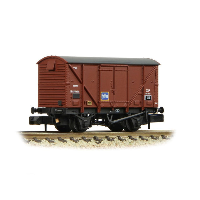 Graham Farish BR 12T Plywood Fruit Van BR Bauxite (Late) 'Fyffes' - N Gauge - Phillips Hobbies