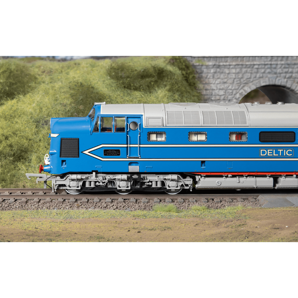 Hornby R30297 Hornby Dublo: BR English Electric - DP1 'Deltic' - OO Gauge (LIMITED STOCK) - Phillips Hobbies