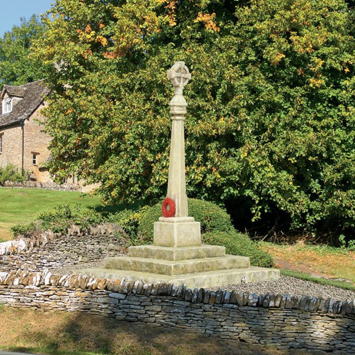 Hornby R7339 War Memorial - OO Gauge - Phillips Hobbies