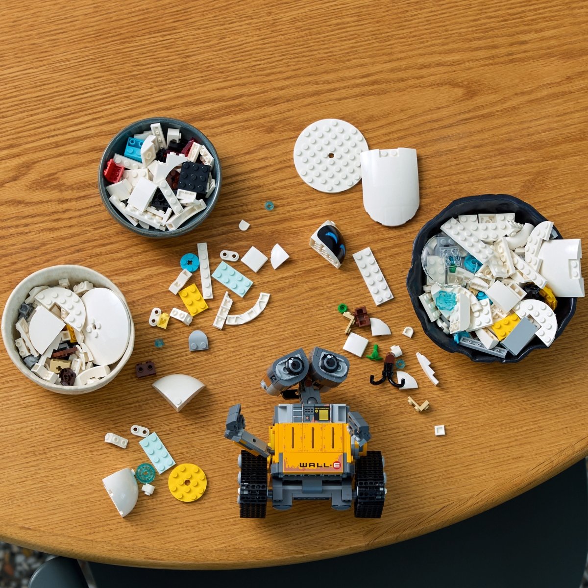 LEGO Disney WALL - E and EVE 43279 - Phillips Hobbies