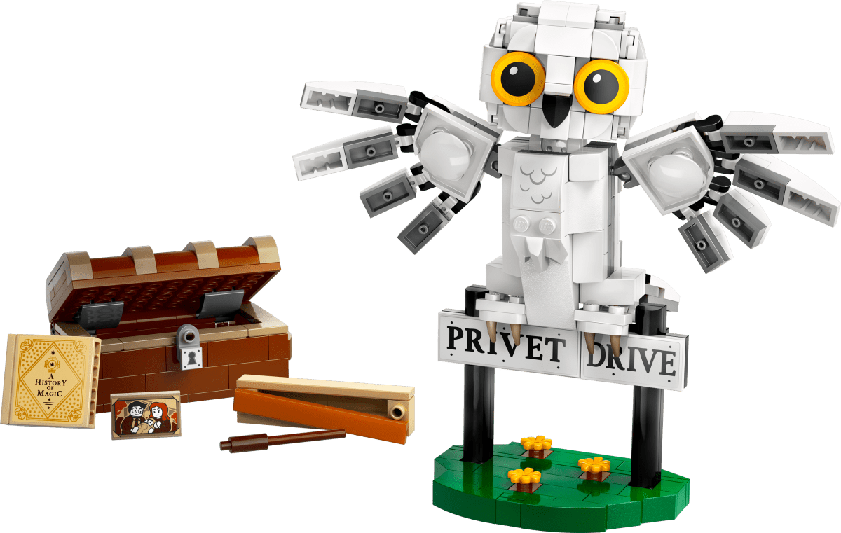 LEGO® Harry Potter™ Hedwig™ at 4 Privet Drive 76425 - Phillips Hobbies