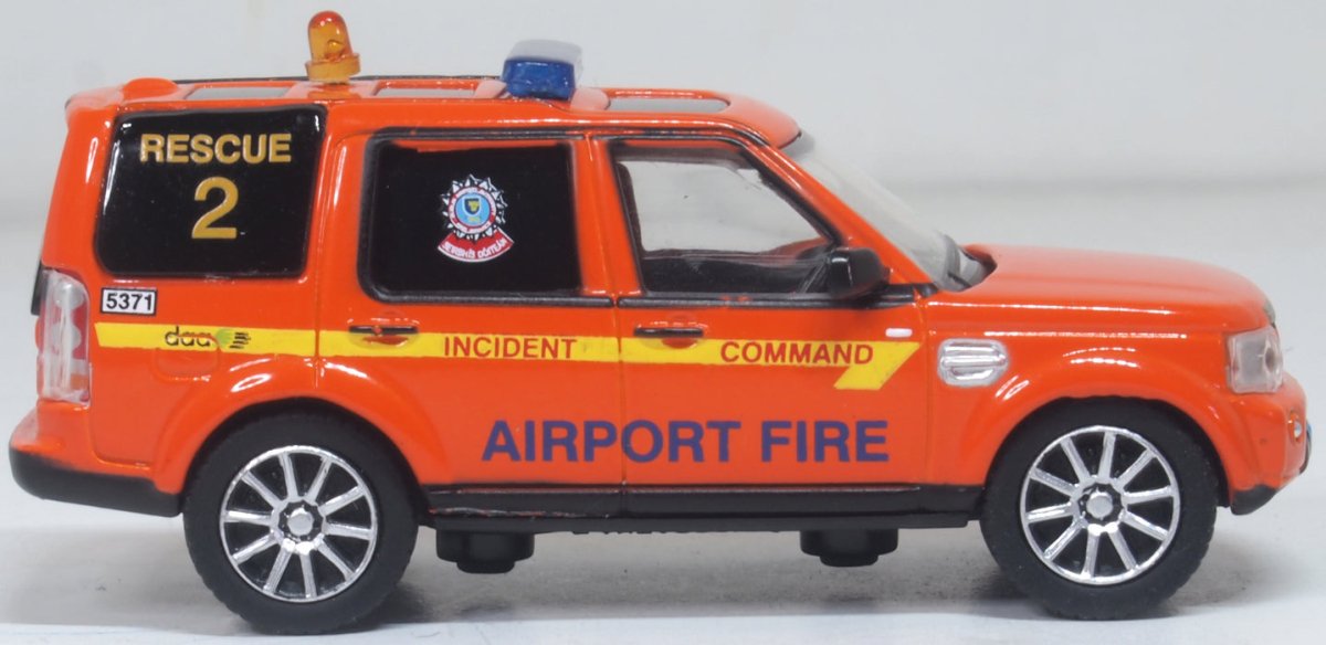Oxford Diecast 76DIS007 Land Rover Discovery 4 Dublin Airport Fire Service - 1:76 Scale - Phillips Hobbies