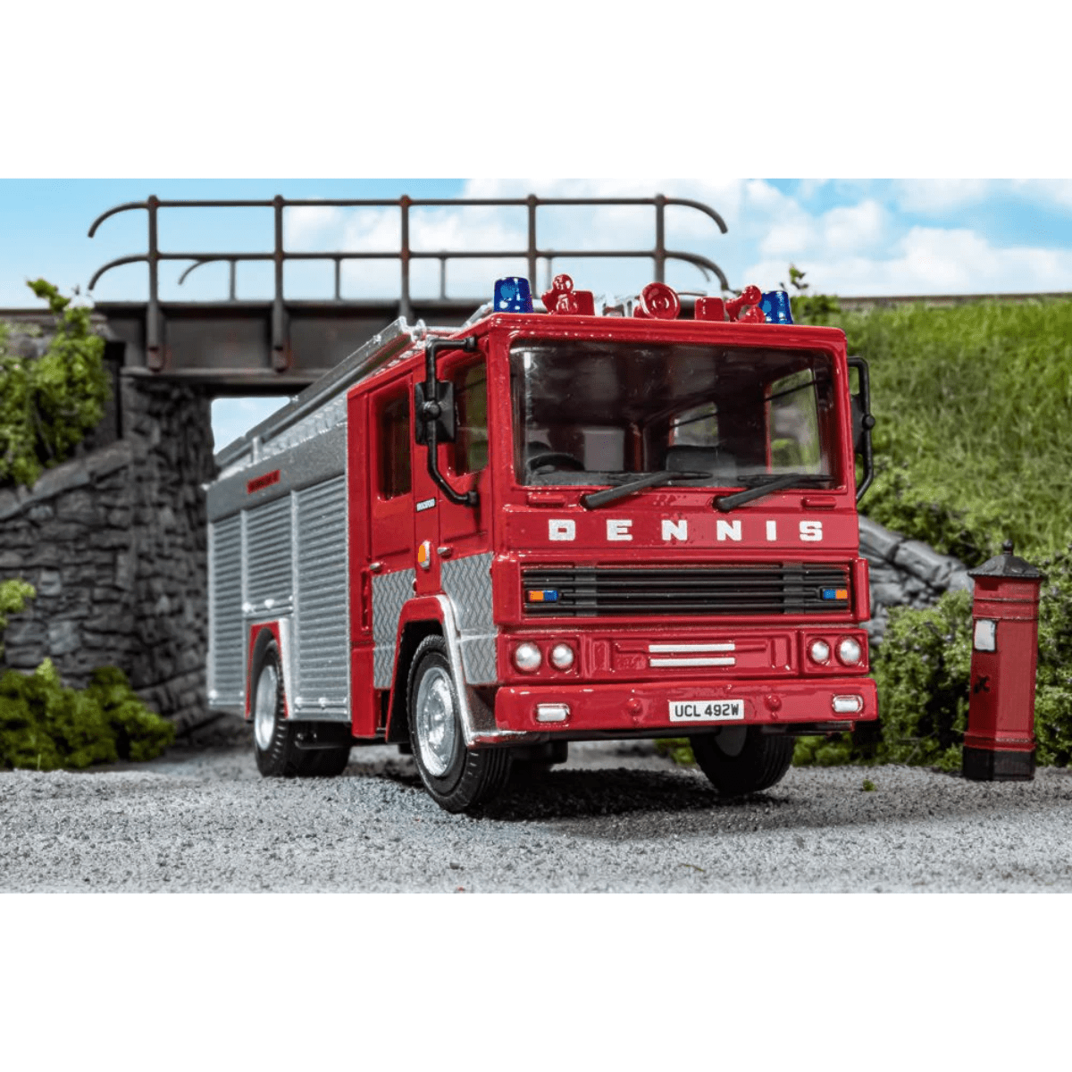 Oxford Diecast 76DN008 Dennis RS Fire Appliance Mid Suffolk Light Railway - 1:76 Scale - Phillips Hobbies