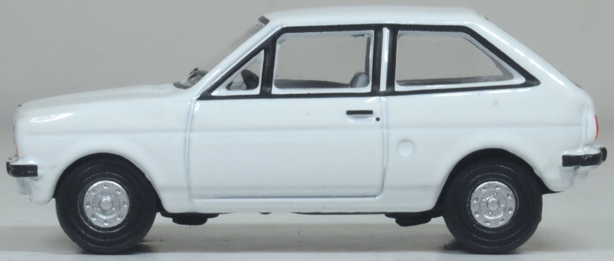 Oxford Diecast 76FF008 Ford Fiesta Mk1 Diamond White - 1:76 Scale - Phillips Hobbies