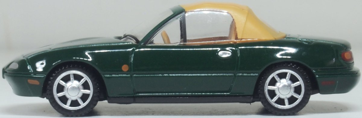 Oxford Diecast 76MAZ002 Mazda MX5 MK1 (Soft Top) British Racing Green - 1:76 Scale - Phillips Hobbies