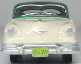 Oxford Diecast 87KM53001 1953 Kaiser Manhattan Stardust Ivory/Jade Green - 1:87 Scale - Phillips Hobbies